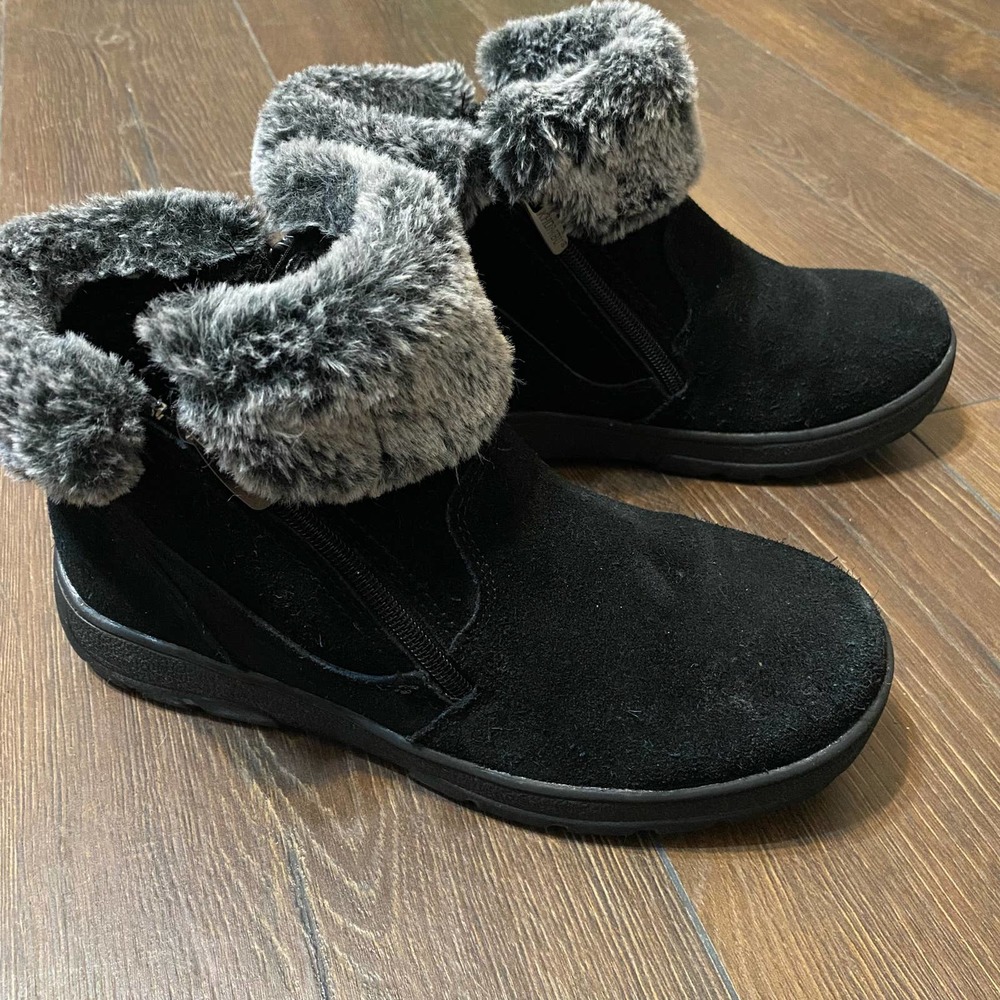 Khombu Ladies Laura All Weather black Bootie size 9